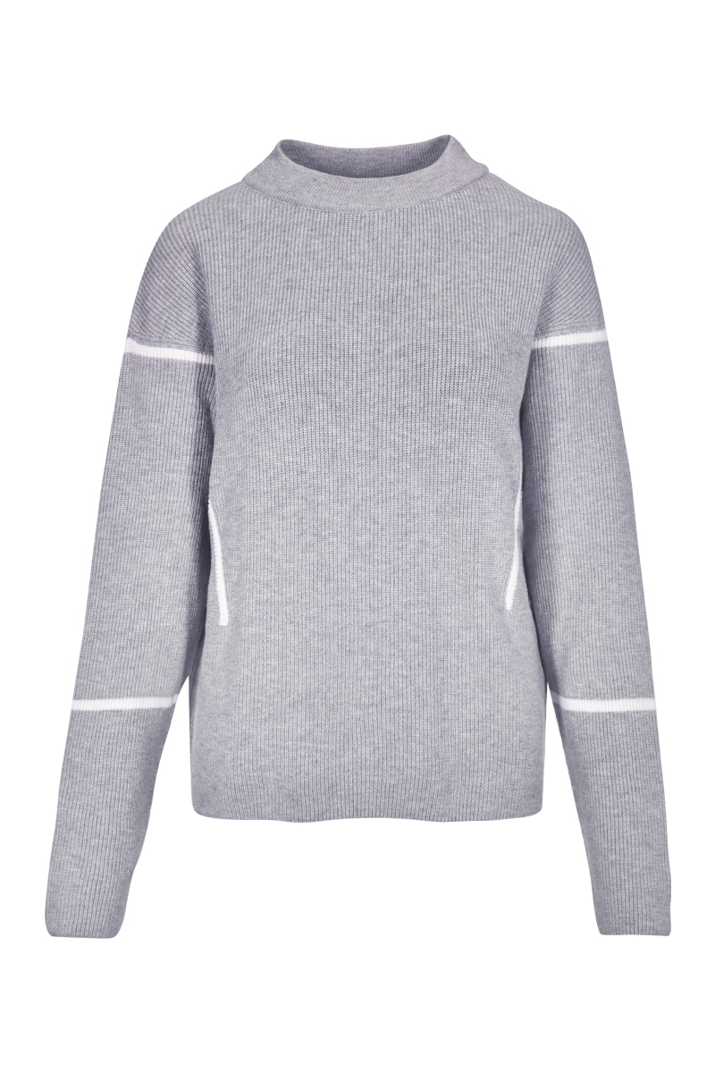 Pullover mit Kontrasten